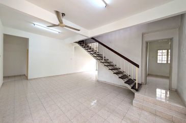 Persiaran Puncak Alam 1 