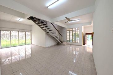 Persiaran Puncak Alam 1 