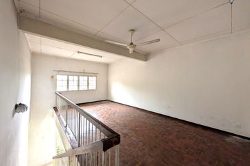 Persiaran Puncak Alam 1 