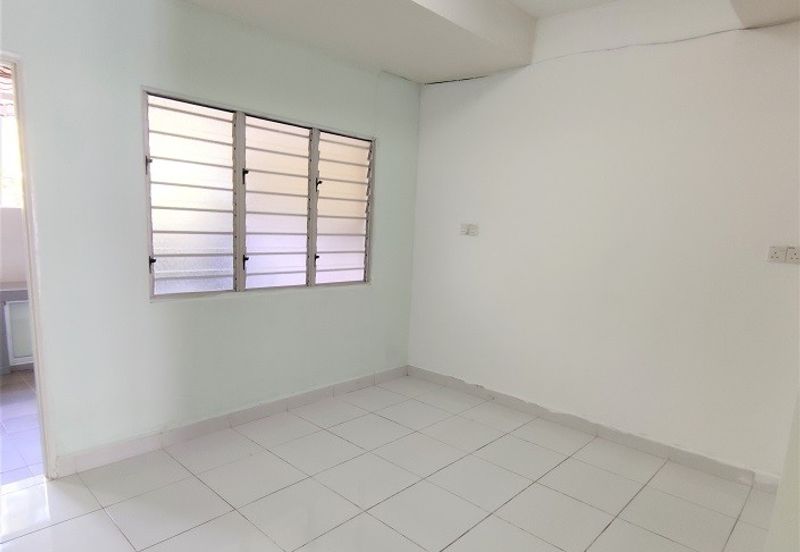 Townhouse @ Bukit Rimau / Kota Kemuning - Ground Floor unit 