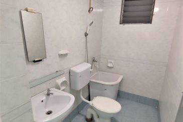 Townhouse @ Bukit Rimau / Kota Kemuning - Ground Floor unit 