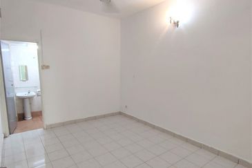 Townhouse @ Bukit Rimau / Kota Kemuning - Ground Floor unit 