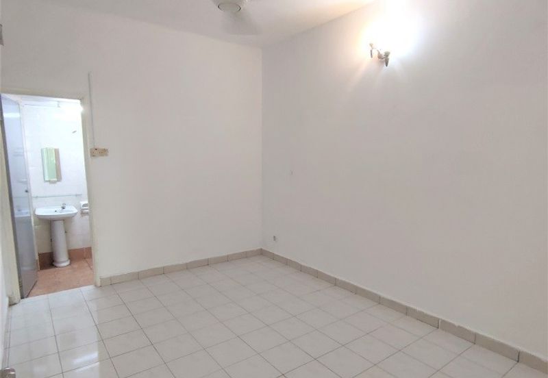 Townhouse @ Bukit Rimau / Kota Kemuning - Ground Floor unit 