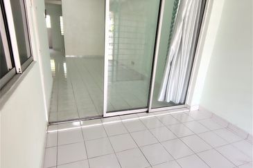 Townhouse @ Bukit Rimau / Kota Kemuning - Ground Floor unit 