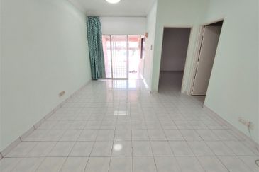 Townhouse @ Bukit Rimau / Kota Kemuning - Ground Floor unit 