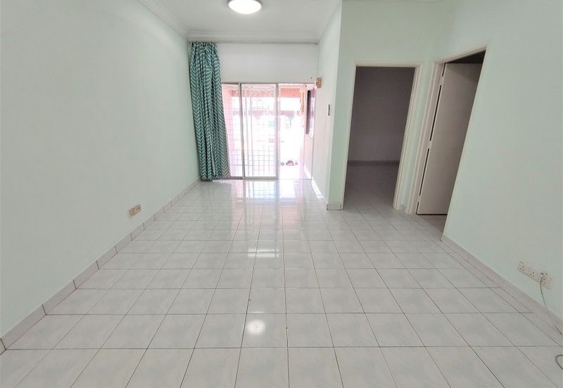 Townhouse @ Bukit Rimau / Kota Kemuning - Ground Floor unit 