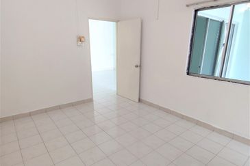 Townhouse @ Bukit Rimau / Kota Kemuning - Ground Floor unit 