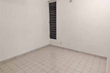 Townhouse @ Bukit Rimau / Kota Kemuning - Ground Floor unit 