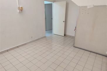 Townhouse @ Bukit Rimau / Kota Kemuning - Ground Floor unit 