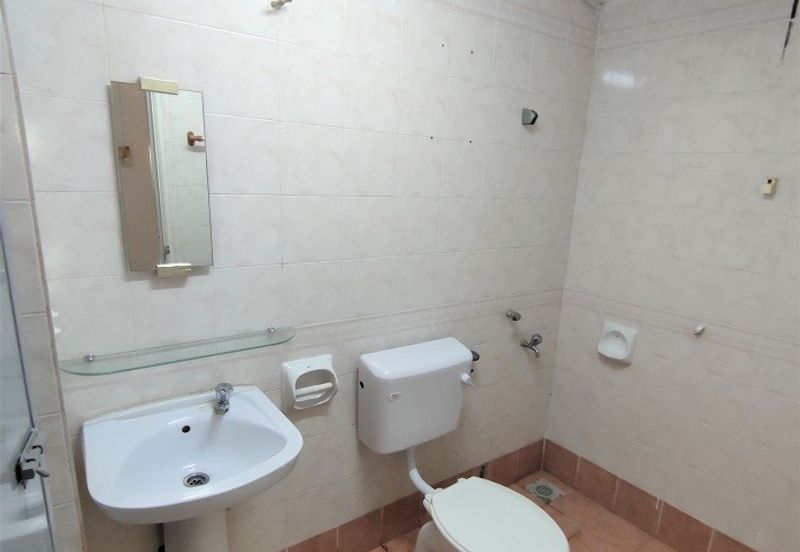 Townhouse @ Bukit Rimau / Kota Kemuning - Ground Floor unit 