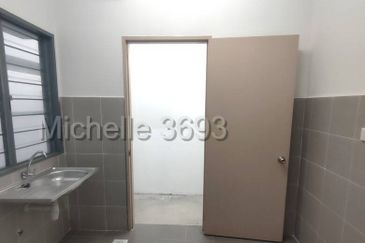 Halaman 11 @ Bandar Rimbayu ( Walk up Apartment) - 2nd floor 