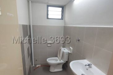 Halaman 11 @ Bandar Rimbayu ( Walk up Apartment) - 2nd floor 