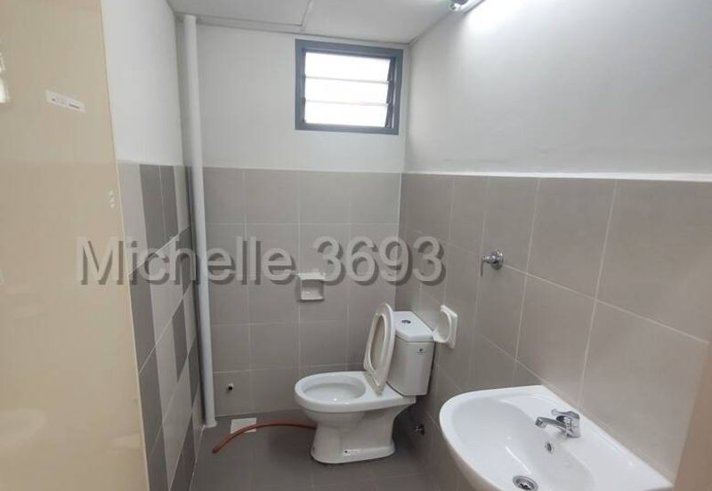 Halaman 11 @ Bandar Rimbayu ( Walk up Apartment) - 2nd floor 