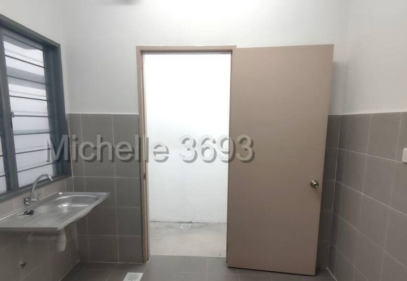 Halaman 11 @ Bandar Rimbayu ( Walk up Apartment) - 2nd floor 