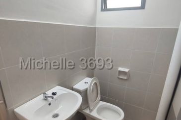 Halaman 11 @ Bandar Rimbayu ( Walk up Apartment) - 2nd floor 