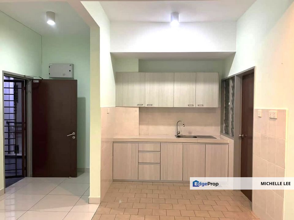 Lagoon Suites Condo @ Kota Kemuning - Partly Furnished 900sf RM1400/mth, Selangor, Kota Kemuning
