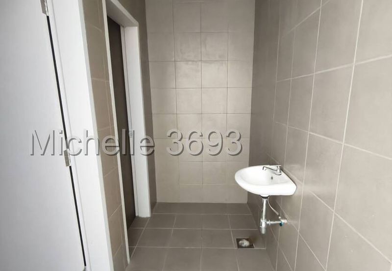 Quayside Shoppes, Amber Residence