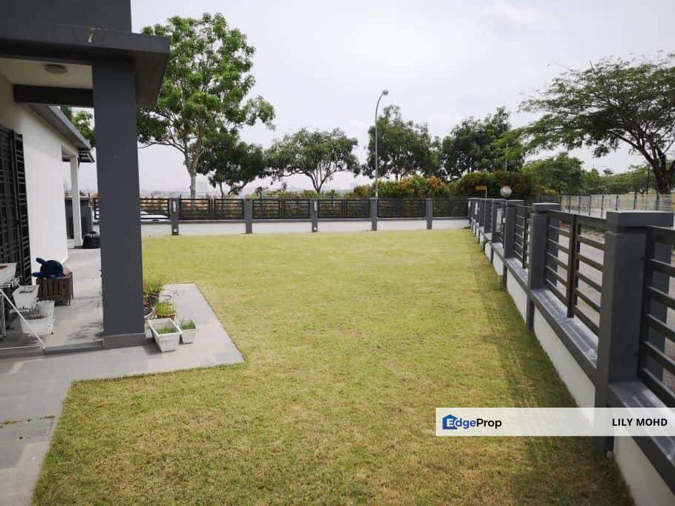 CORNER Taman Seri Austin Terrace House Unblock View for Sale RM898,000