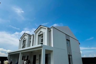 BUMI LOT 2 storey house for sale Mutiara Rini 