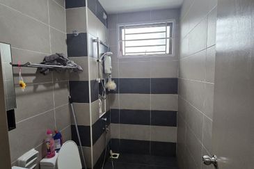 DOUBLE STOREY TERRACE HOUSE - BANDAR TIRAM