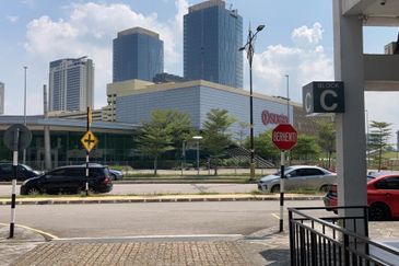 SOUTHKEY 3 STOREY SHOPLOT BLOCK D