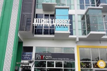 3 Storey Shop — Danga Utama