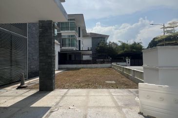 Jalan Straits View 8