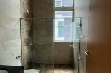 Jalan Straits View 8