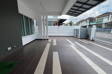 Double Storey Cluster | Taman Seri Austin