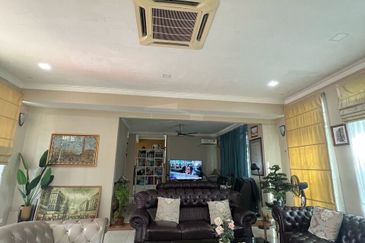 Double Storey Bungalow Taman University