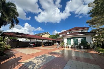 Double Storey Bungalow Taman University