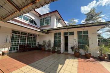 Double Storey Bungalow Taman University