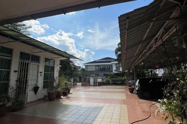 Double Storey Bungalow Taman University