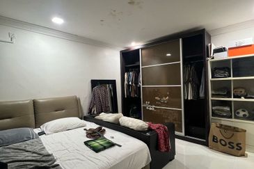 Double Storey Bungalow Taman University