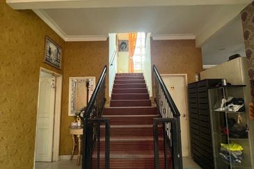 Double Storey Bungalow Taman University