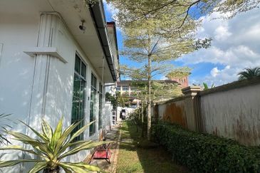 Double Storey Bungalow Taman University