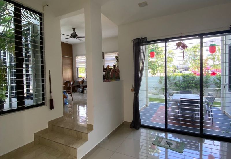 3 storey Semi D corner @ Setia Utama 1 