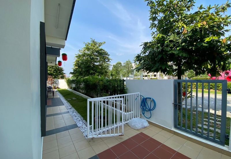 3 storey Semi D corner @ Setia Utama 1 