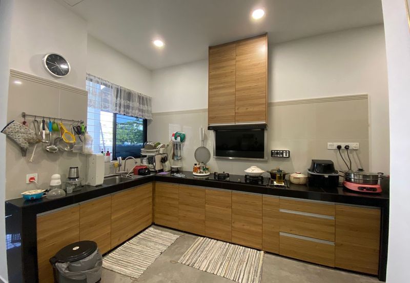 3 storey Semi D corner @ Setia Utama 1 