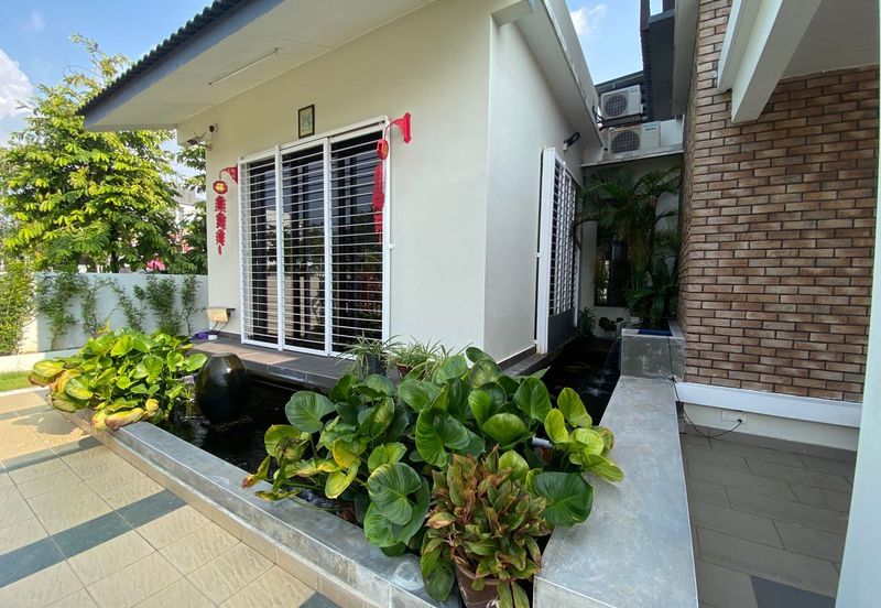 3 storey Semi D corner @ Setia Utama 1 