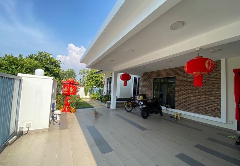 3 storey Semi D corner @ Setia Utama 1 