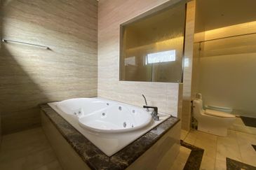 𝗟𝗼𝗰𝗸 𝗦𝘁𝗼𝗰𝗸 & 𝗕𝗮𝗿𝗿𝗲𝗹 - Tip top condition