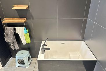 Jalan Taman Bukit Desa