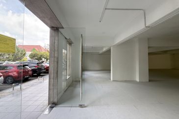 Exclusive: Refurbished Adjoining Shoplots. Full Block Available