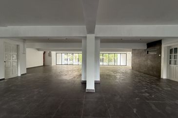 Exclusive: Refurbished Adjoining Shoplots. Full Block Available