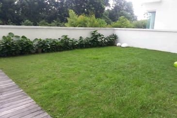 Papillon Desahill Condominium