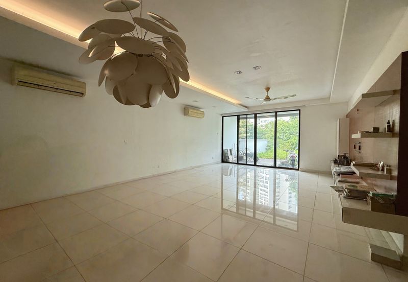 Papillon Desahill Condominium