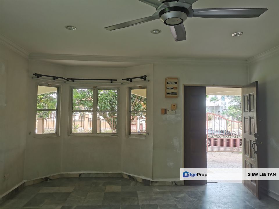 Saujana Akasia Sungai Buloh 2 sty b'glow for sale Basic good for own reno, Selangor, Sungai Buloh