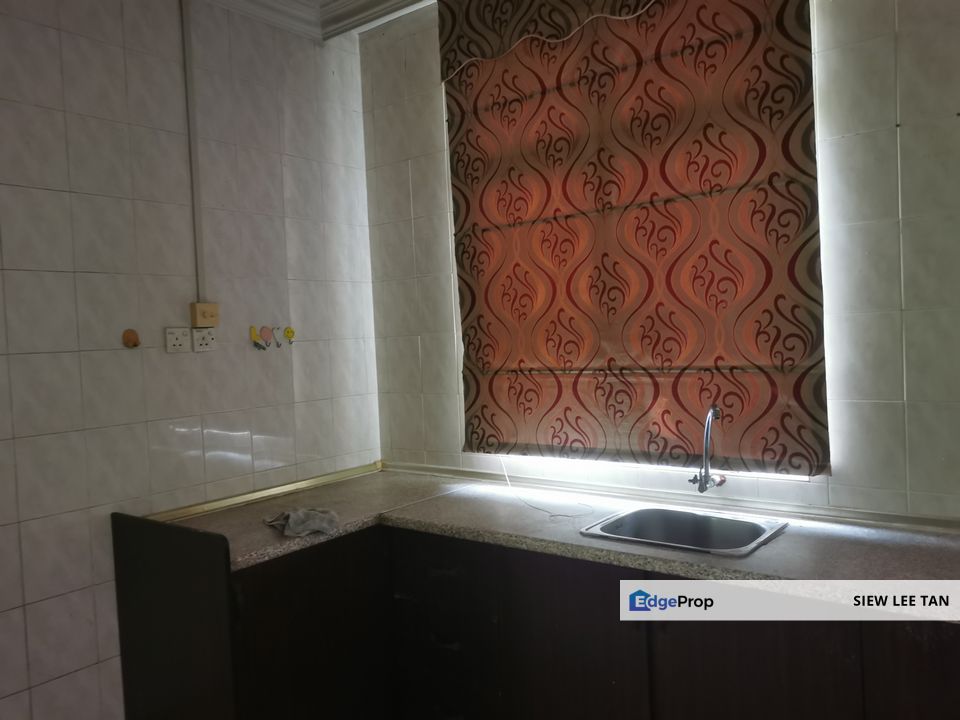 Saujana Akasia Sungai Buloh 2 sty b'glow for sale Basic good for own reno, Selangor, Sungai Buloh