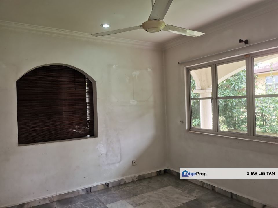 Saujana Akasia Sungai Buloh 2 sty b'glow for sale Basic good for own reno, Selangor, Sungai Buloh